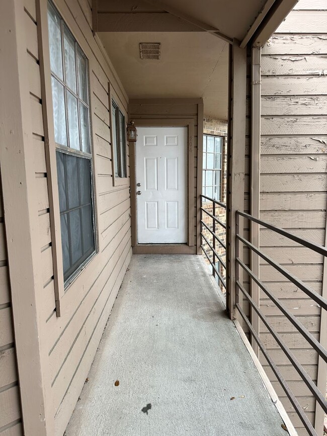 Building Photo - Ready for move in