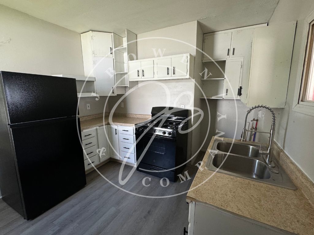 Primary Photo - Charming 3 Bedroom Home with Spacious Yard...