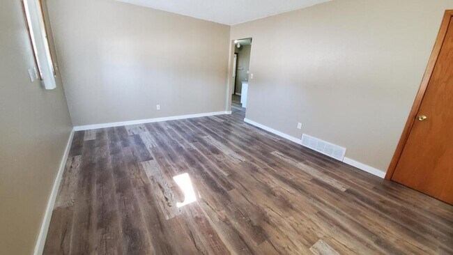 Building Photo - N6094 Cnty Rd SN #1, Onalaska, WI 54650