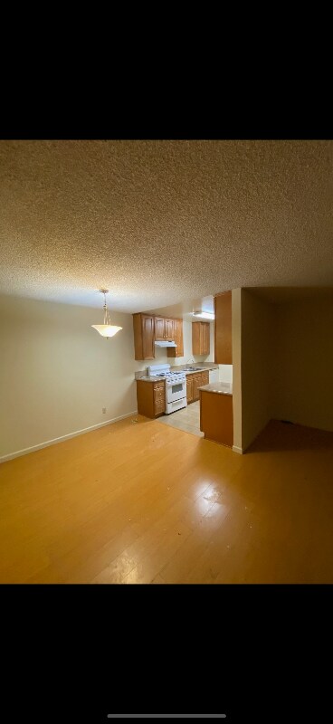 Foto principal - 223 E Acacia Ave