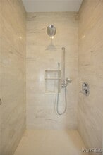 Building Photo - 105 Pine St