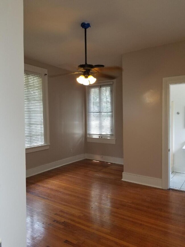 Foto del edificio - 1328 Jackson Ave