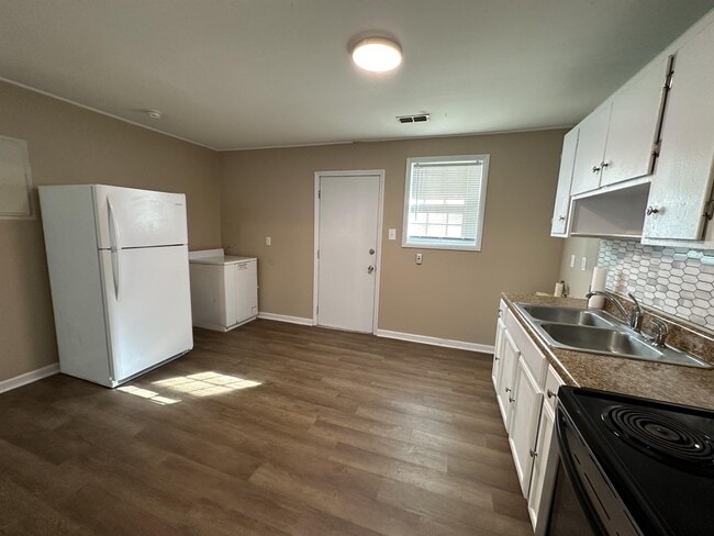 Building Photo - 1261 Thelbert Dr
