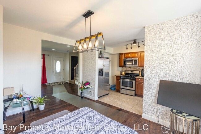 Building Photo - 3 br, 1.5 bath House - 3431 Wallford Dr