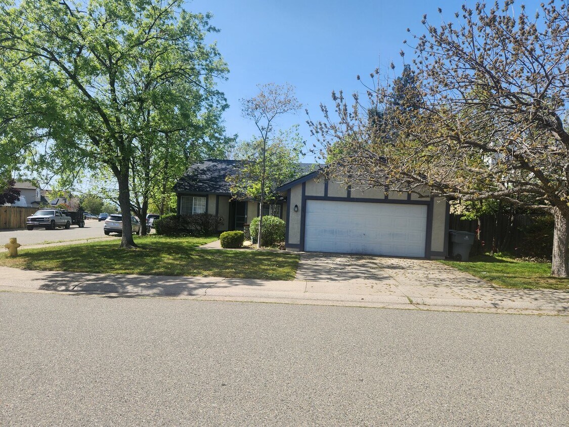 Primary Photo - Corner Lot 3 Bedroom/2 Bathroom Home Avail...