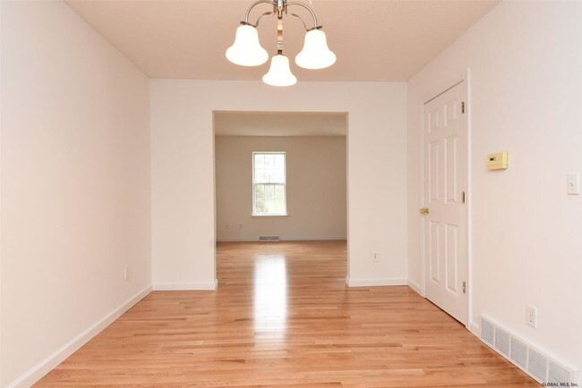 Building Photo - 12 Foxfire Ln