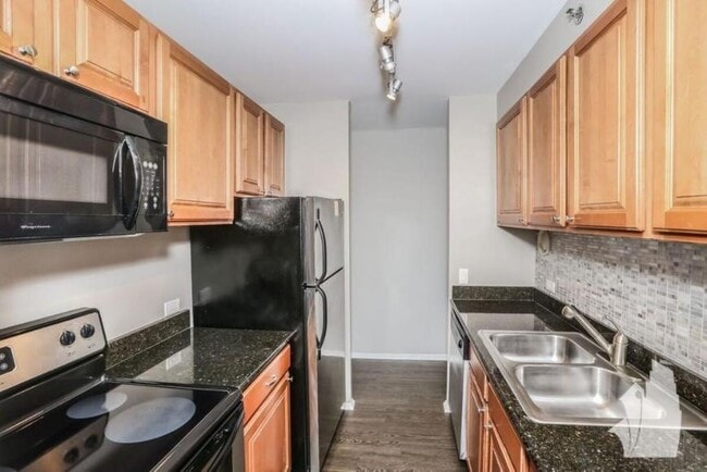 Building Photo - 2 bedroom in Chicago IL 60613