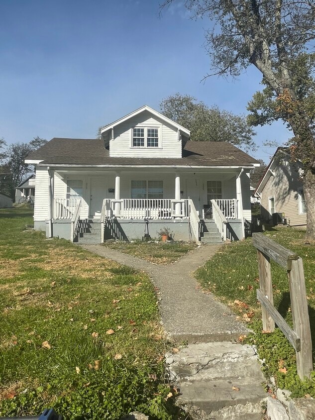 Primary Photo - 818 Holmes St