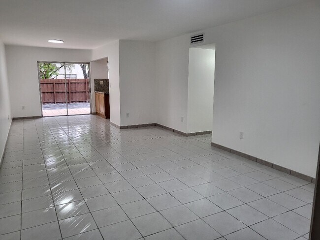 Foto del edificio - 10851 SW 2nd St