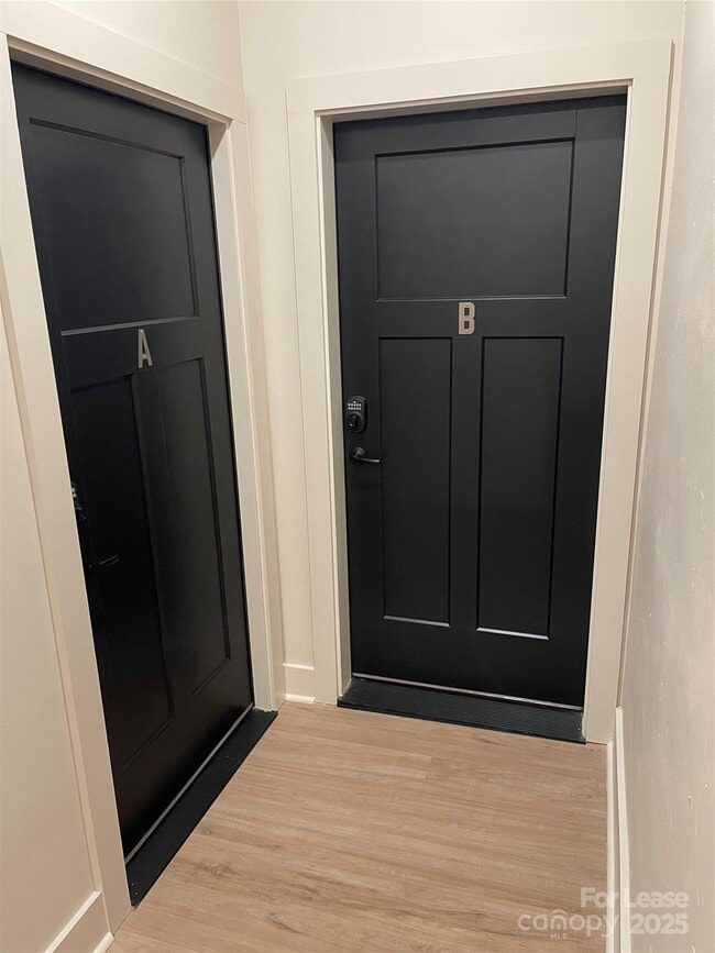 Foto del edificio - 233 W Main St