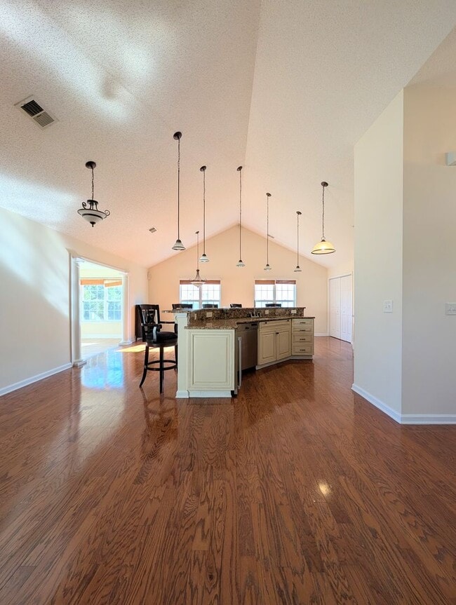 Building Photo - Peninsula Palmetto Pointe-3 bedroom 2 bath...