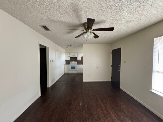 Foto del edificio - 425 W Avenue C