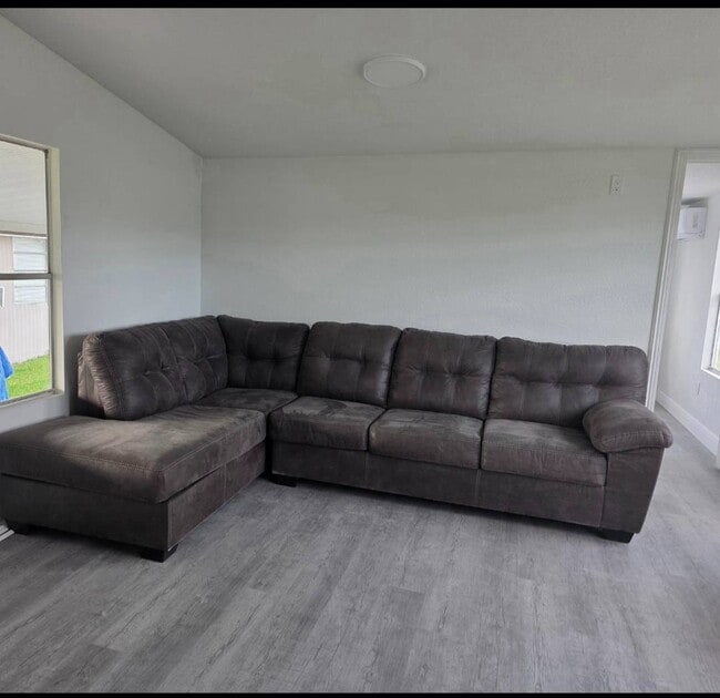 Foto del edificio - 2910 Hibiscus Run Ln.