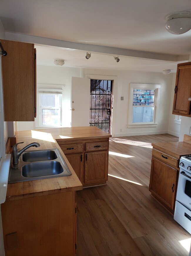 Front room/entry from the kithcen - 613 Broadway St