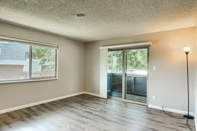 Building Photo - 280 E Highline Cir