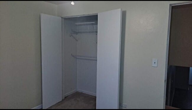 Foto del edificio - 2139 Western Ave