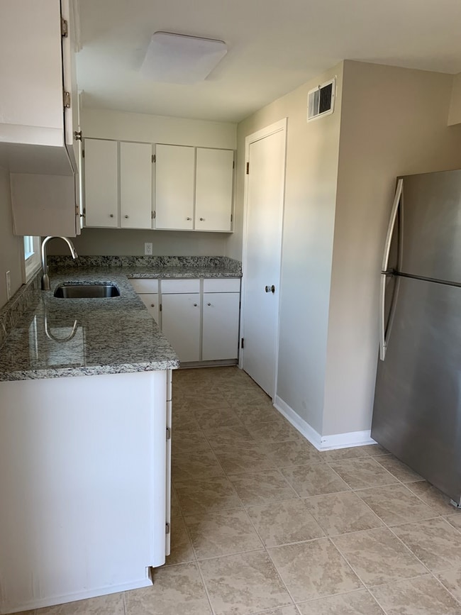 Building Photo - 803 Starling Ave