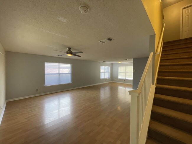 Building Photo - Converse 4 bedroom 2.5 bath 2334 sqft with...