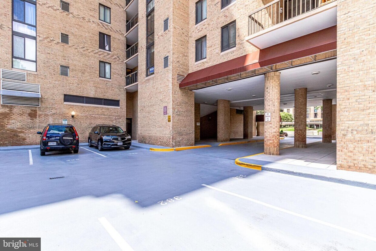 4500 S Four Mile Run Dr Unit 418, Arlington, VA 22204 Condo for Rent