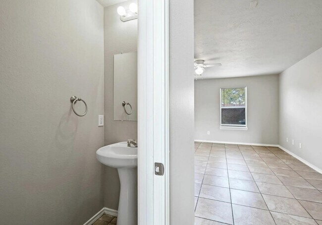 Foto del edificio - 11902 Clifton Oaks Dr