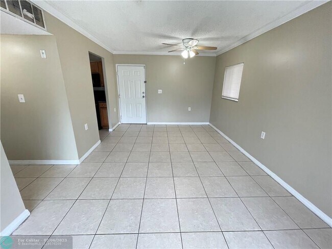 Building Photo - 1141 Lake Victoria Dr