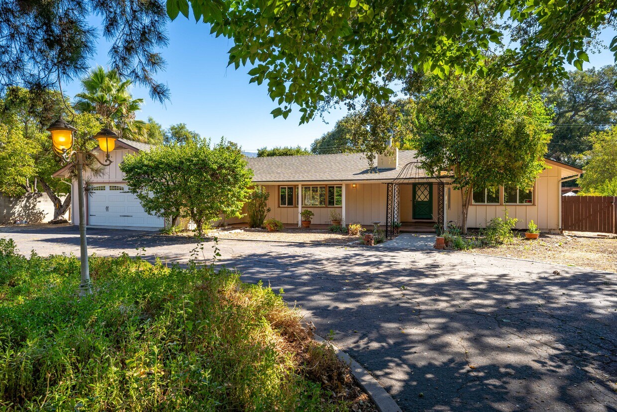 Foto principal - 190 Fairway Ln