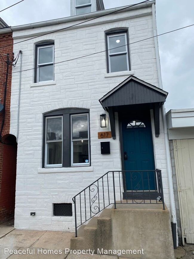 Building Photo - 3 br, 2.5 bath House - 617 Bay St