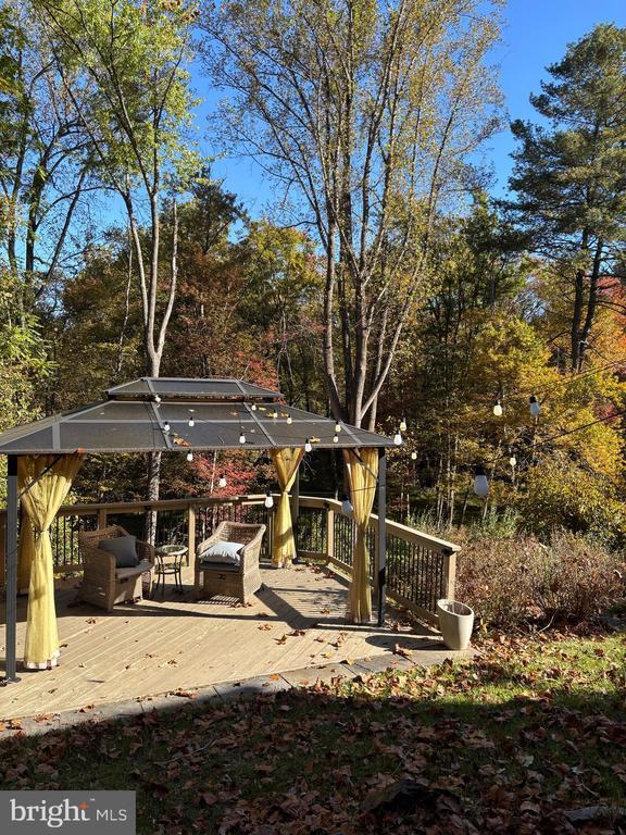 Building Photo - 9830 Meadow Valley Dr