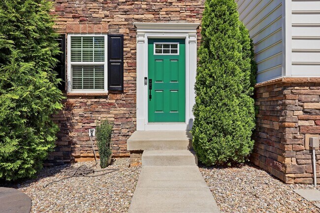 Foto del edificio - Modern Riverwood Retreat | Spacious 3BR Home in Prime Charlottesville Location