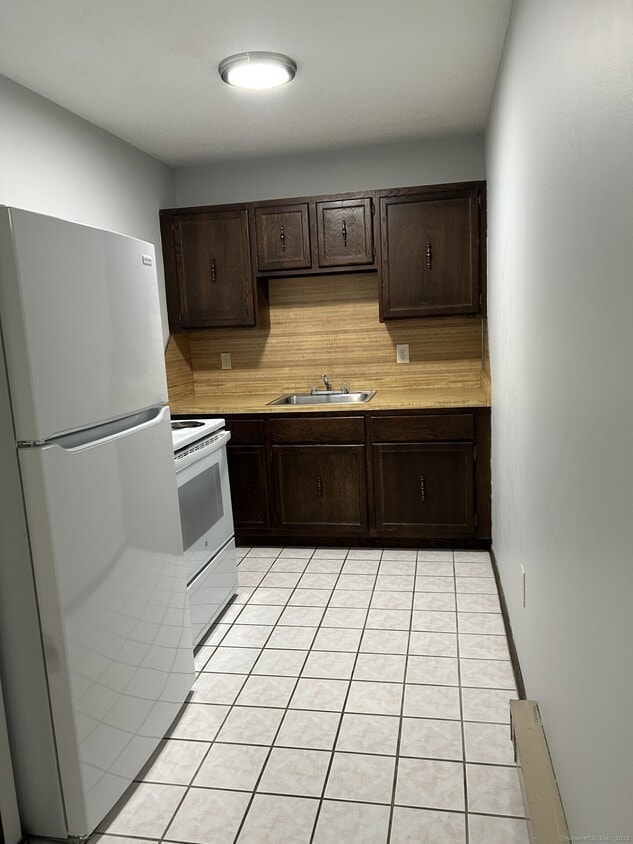 Primary Photo - 46 N Cherry St