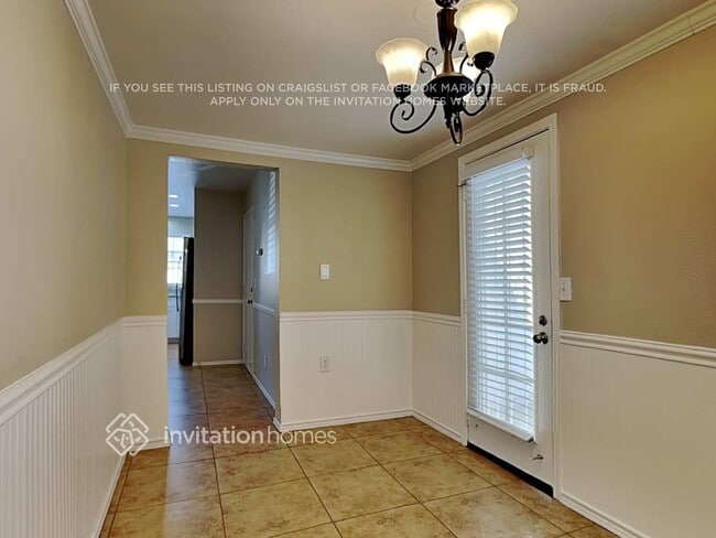 Building Photo - 441 S Maple