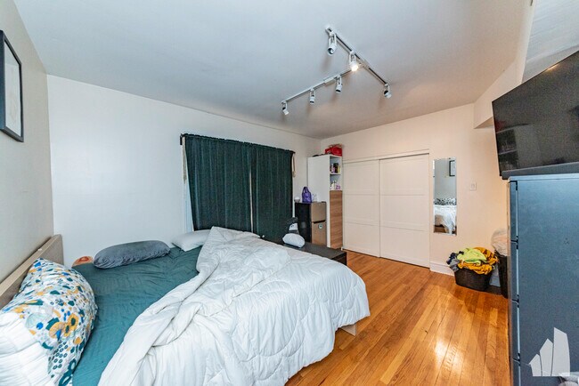 Foto del edificio - 2021 W Jarvis Ave