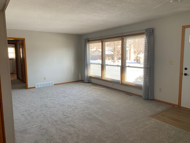 Living Room View 1 - 3107 Knoll Ln NW