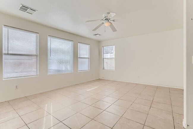 Building Photo - Henderson Living at Its Best – 4 Bedrooms, Loft & 2-Car Garage!