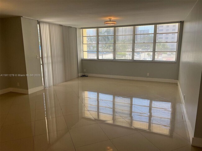 Foto del edificio - 1825 S Ocean Dr