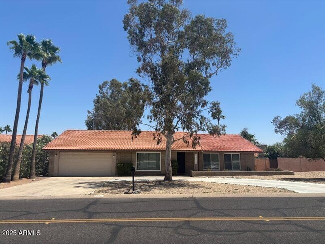 Building Photo - 14015 N Hampstead Dr