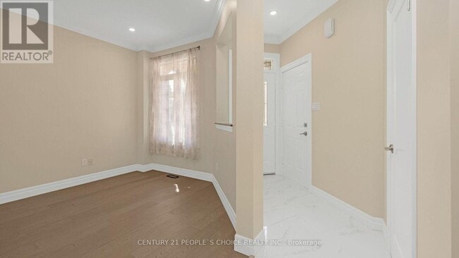 Building Photo - 25 Willow Tree St
