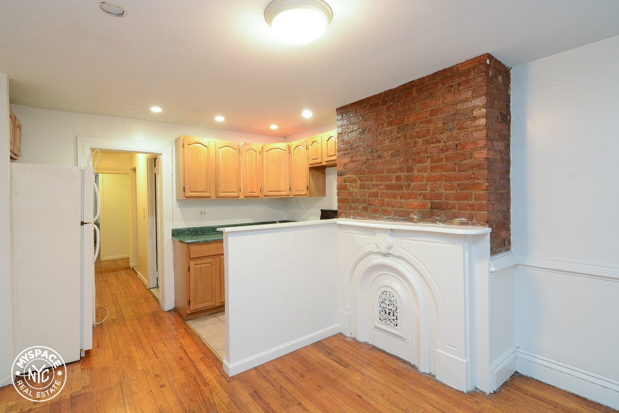 Primary Photo - 355A Monroe St