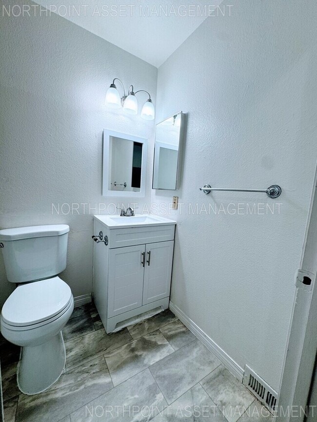 Foto del edificio - Charming & Modern 2-Story Condo