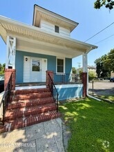 Building Photo - 1605 W Lake Ave