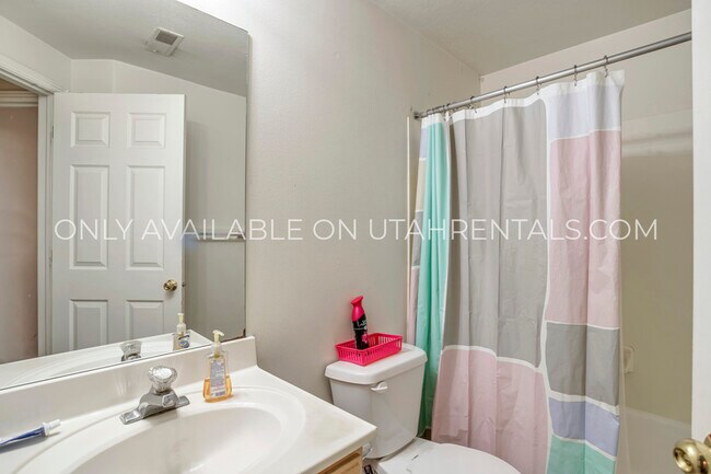 Foto del edificio - 455 Belmont Pl