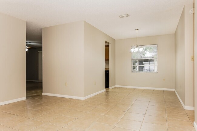 Building Photo - 4200 Skyway Dr