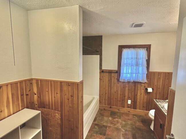 Building Photo - 3 bed 1.5 bath in Benton