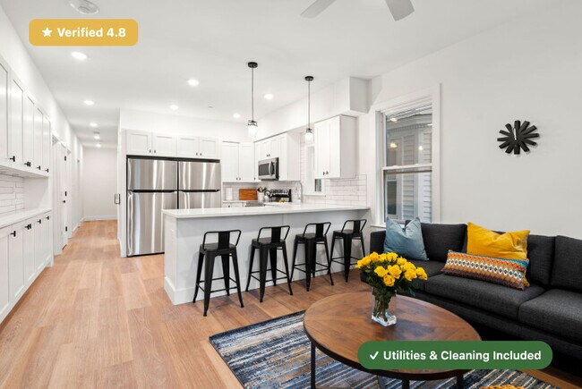 Foto del edificio - Furnished Bedroom with Private Bath in Jamaica Plain