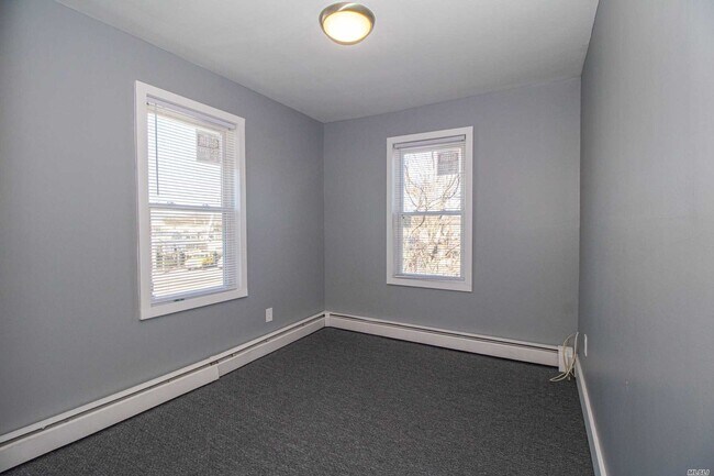 Foto del edificio - 10 Hawley Ave