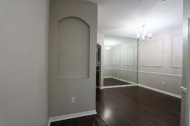 Foto del edificio - Spacious 3-Bedroom Townhome in Gated Kings...