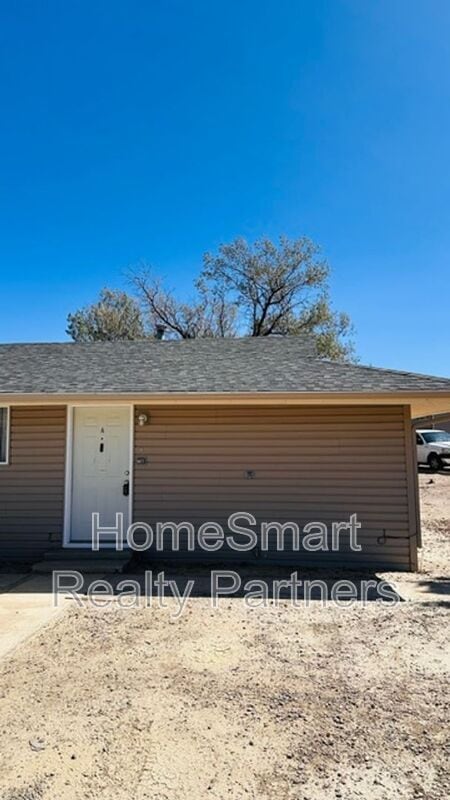 Building Photo - 105 Skyline Dr