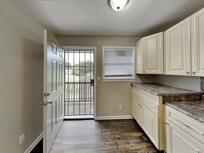 Building Photo - 7745 Madrid Ave