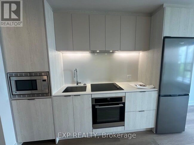 Building Photo - 3009-3009 Novar Rd