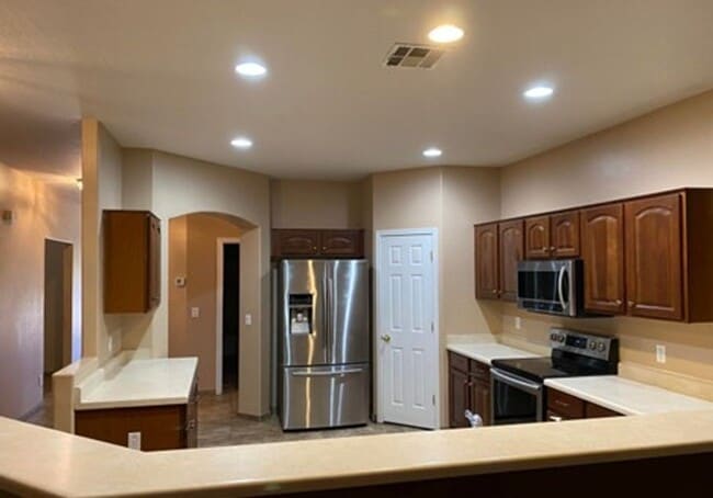 Building Photo - 3 Bedroom, 2 Bath Home Available 09/06/25!